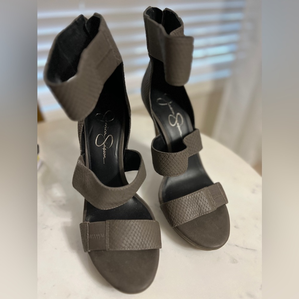 Jessica Simpson platform sandals in olive green